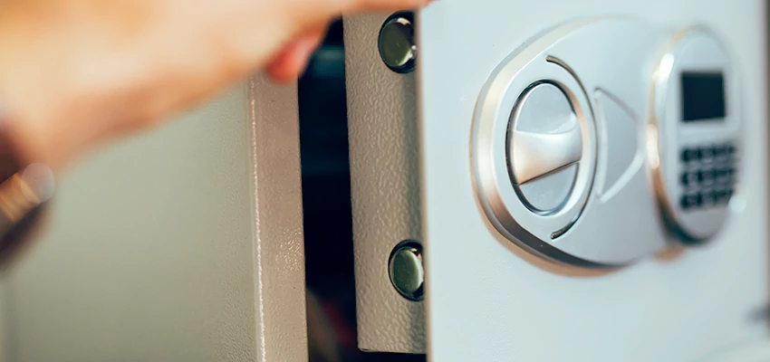 Fingerprint Safe Openers in Silver Lakes, CA